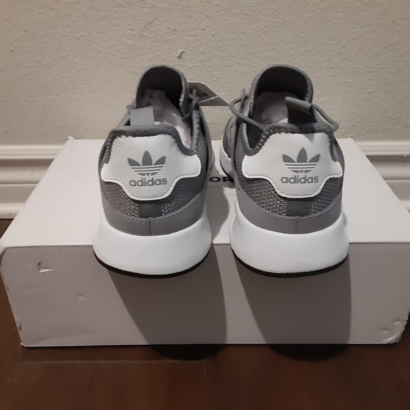 Adidas - Picture 2 of 4